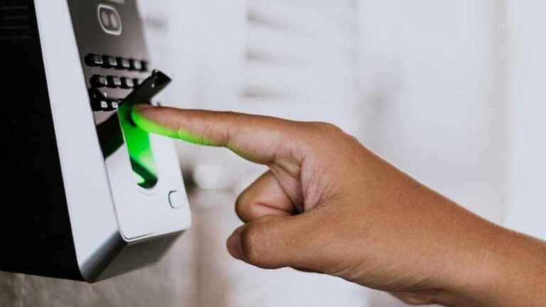 Como contratar um bom sistema de ponto eletrônico