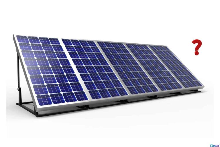 imagem de paineis solares ao lado de uma interrogação