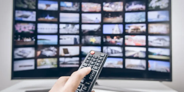 Como assistir streaming grátis no celular sem assinatura