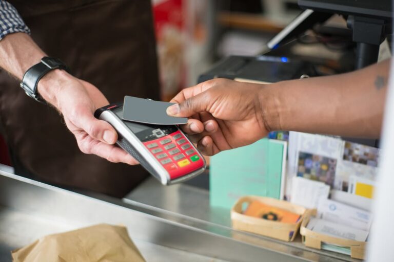 Como o cartão multibenefícios aumenta a satisfação e retenção de talentos