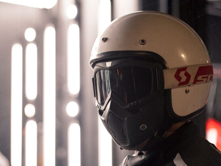 Capacete escamoteável é seguro? Dúvidas comuns de quem pensa em trocar de modelo